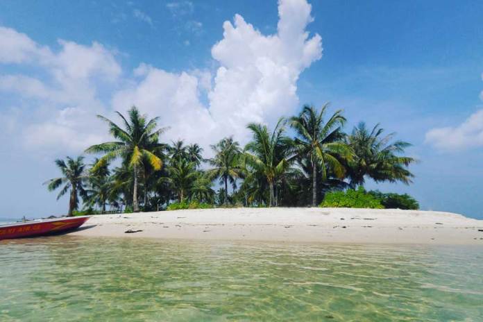 Pulau Ranoh yang kece ini nih Pulau Ranoh yang kece ini nih yang bikin betah